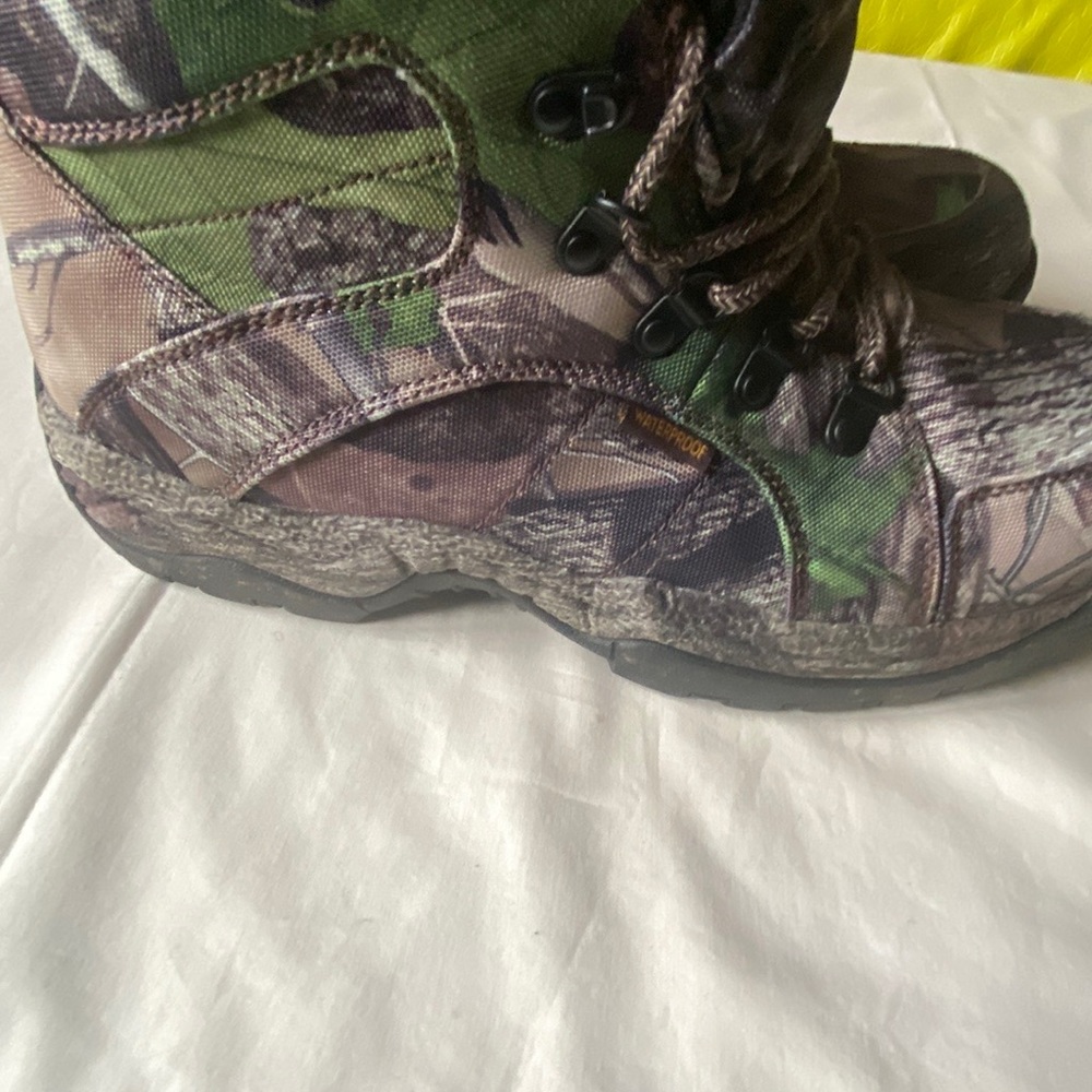 Boots - Picture 6 of 8